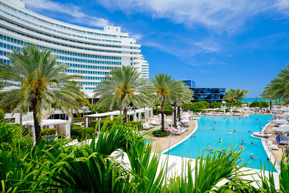 Hotels Category - Fontainebleau Swimmin Pool in front of the beach