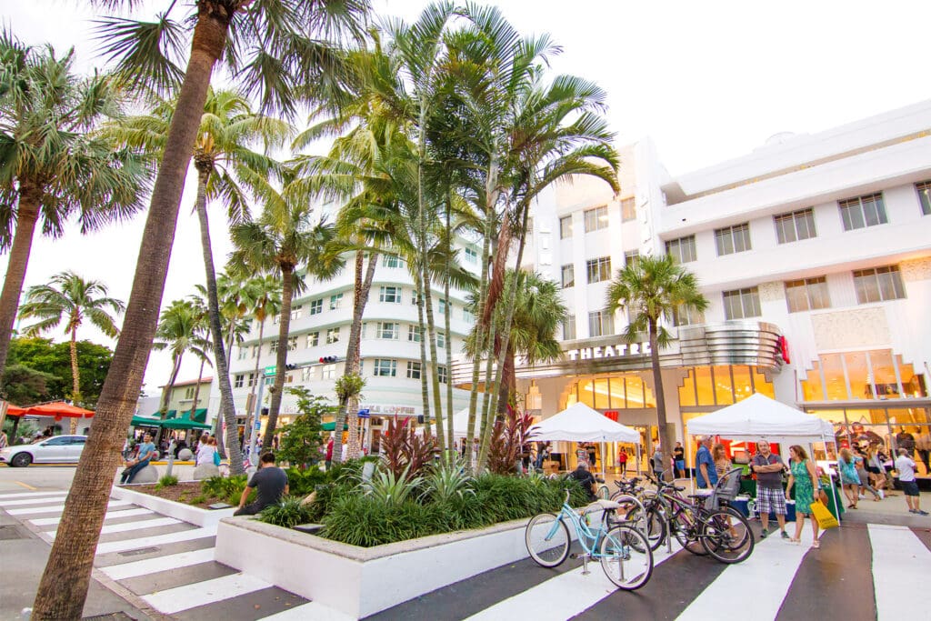 Lincoln Road Mall: Miami Beach’s Top Shopping Destination