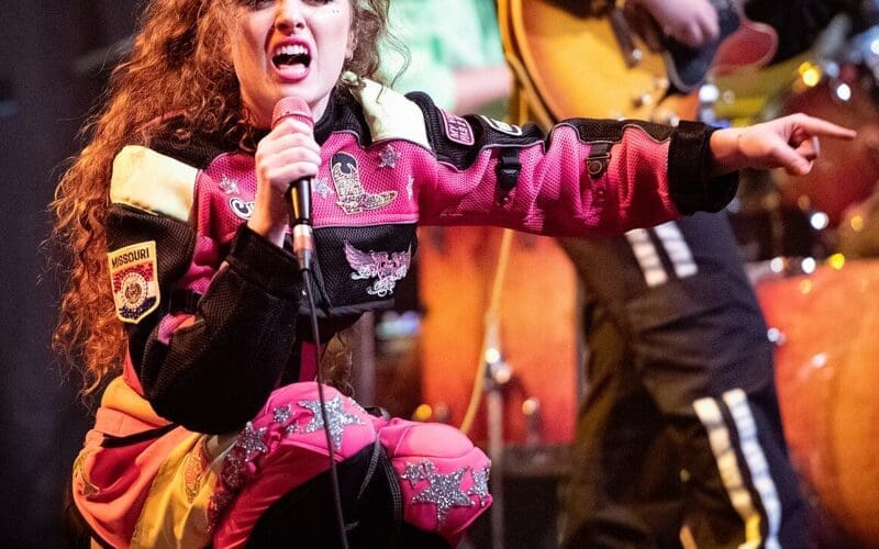 Roan performing at the Vogue Theatre in 2022. Photo by Jason Martin - flickr.com, CC BY-SA 2.0, via Wikimedia Commons.