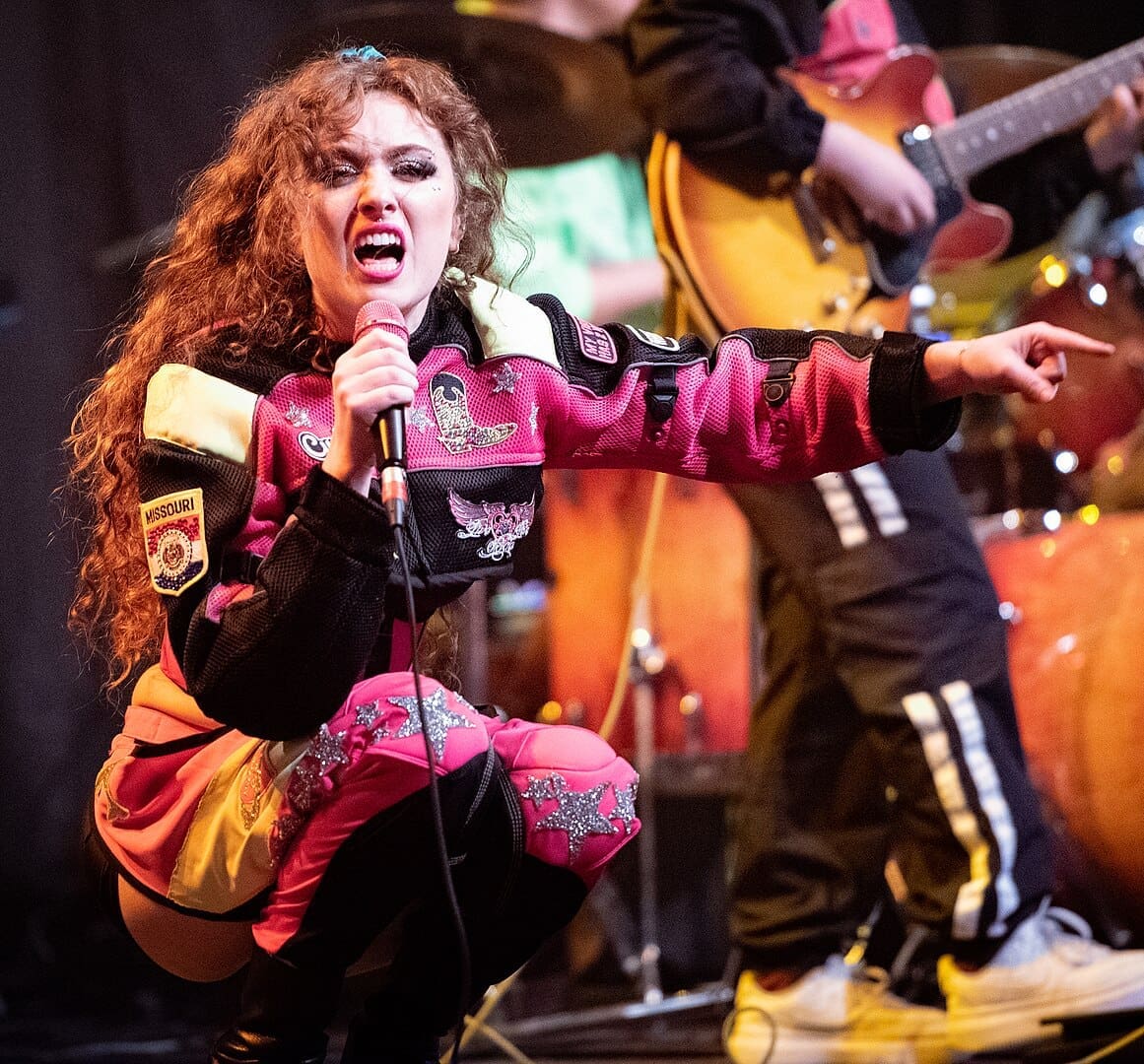 Roan performing at the Vogue Theatre in 2022. Photo by Jason Martin - flickr.com, CC BY-SA 2.0, via Wikimedia Commons.