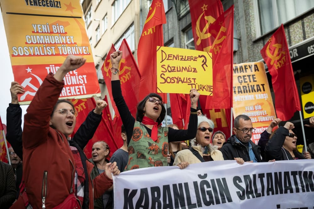 ISTANBUL, TURKEY - March 23, 2025. Protests erupted across Turkey after Mayor Ekrem Imamoglu, Turkey's President Erdogan's main rival, was formally charged with corruption. By Shutterstock.com - Sahan Nuhoglu