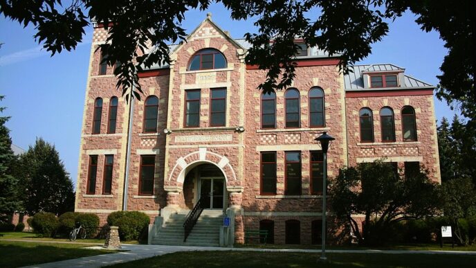 Beadle Hall. By Jlgrabinger - DSU eCommunications, CC BY-SA 3.0, via Wikimedia Commons