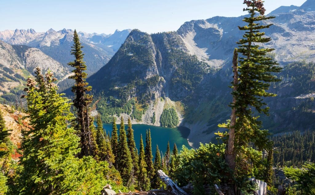 A stunning view of a blue alpine lake and peaks in the North Cascade Range, Washington.